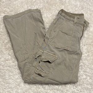 American Eagle Outfitters Women's Cargo Pants in Sage/Tan